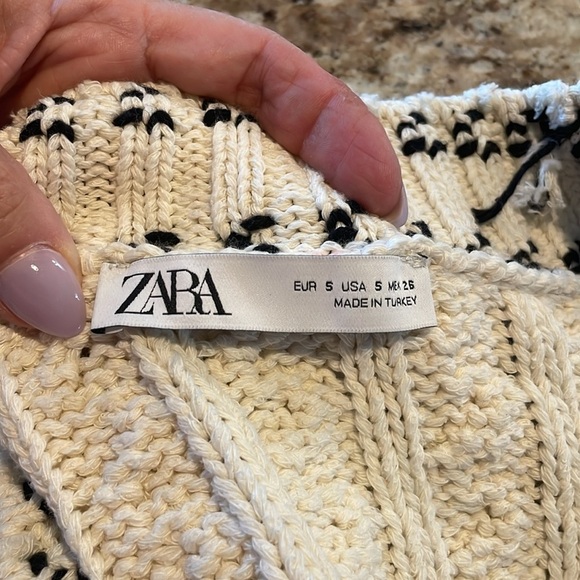 Zara cable knit sweater vest Cream Black whip stitch details V-neck Women’s S - Picture 9 of 10